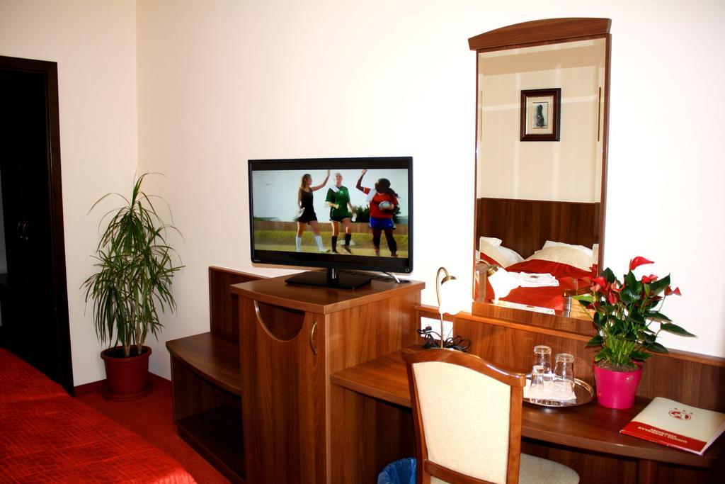 Ambrozia Etterem Es Panzio Bed and Breakfast Kazincbarcika Kamer foto