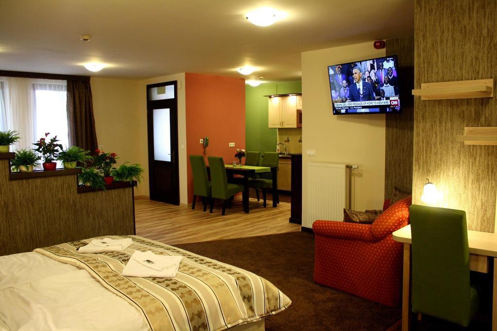 Ambrozia Etterem Es Panzio Bed and Breakfast Kazincbarcika Kamer foto