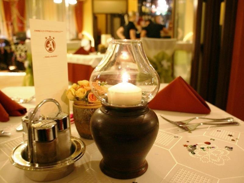 Ambrozia Etterem Es Panzio Bed and Breakfast Kazincbarcika Buitenkant foto