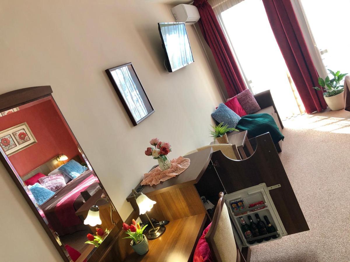 Ambrozia Etterem Es Panzio Bed and Breakfast Kazincbarcika Buitenkant foto