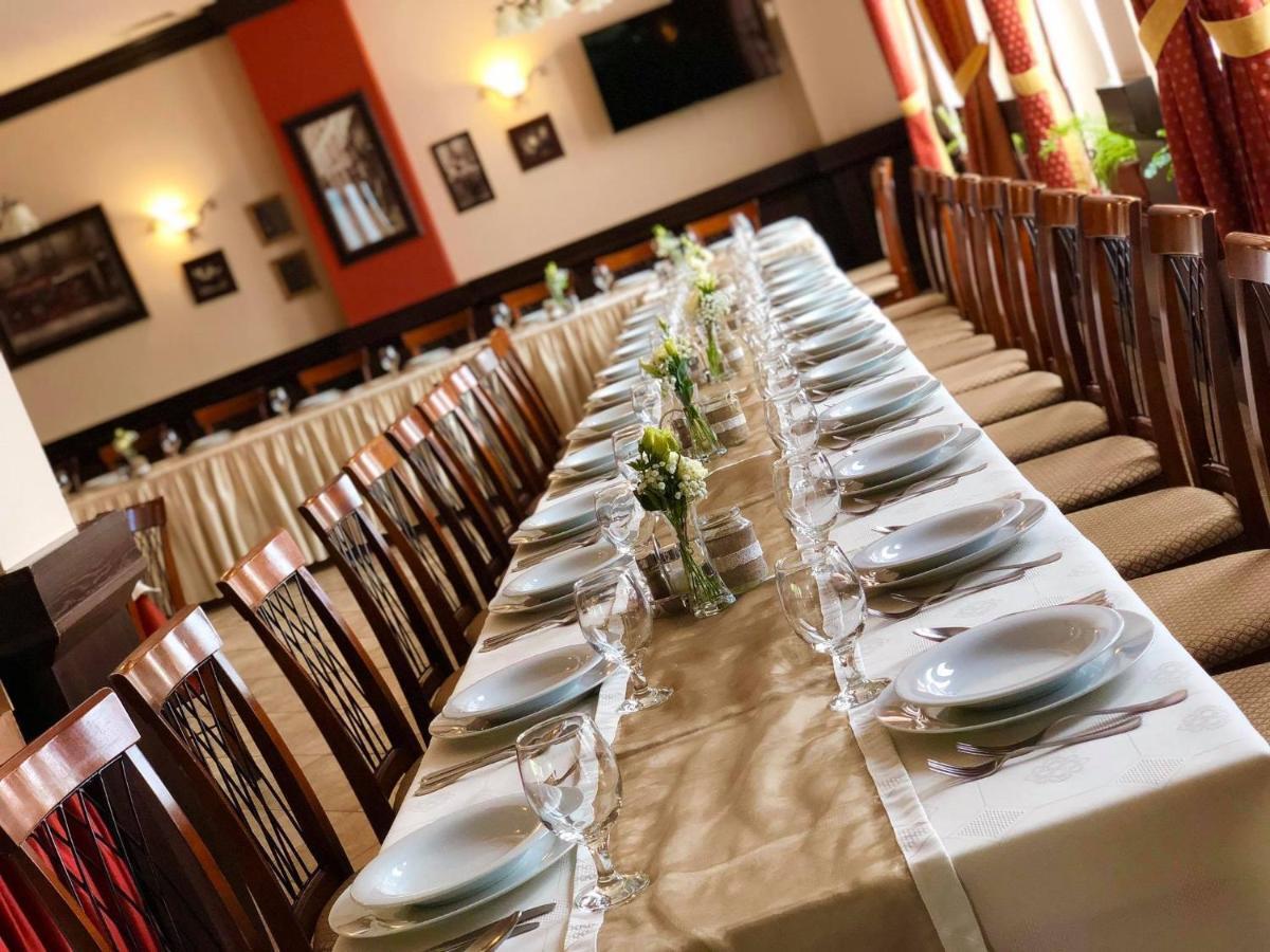 Ambrozia Etterem Es Panzio Bed and Breakfast Kazincbarcika Buitenkant foto